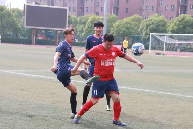 恩比德状态良好，精彩单臂扣篮震撼全场